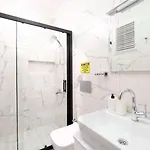Roombnb Aparthotel 3*