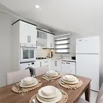 Aparthotel Roombnb 3*