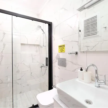 Roombnb Апарт-отель 3*