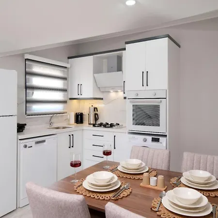 Roombnb Апарт-отель 3*