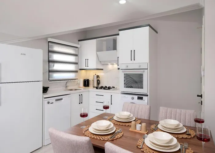 Roombnb Apartahotel 3*