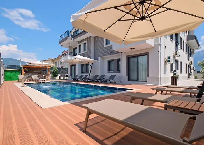 Roombnb Apartahotel 3*